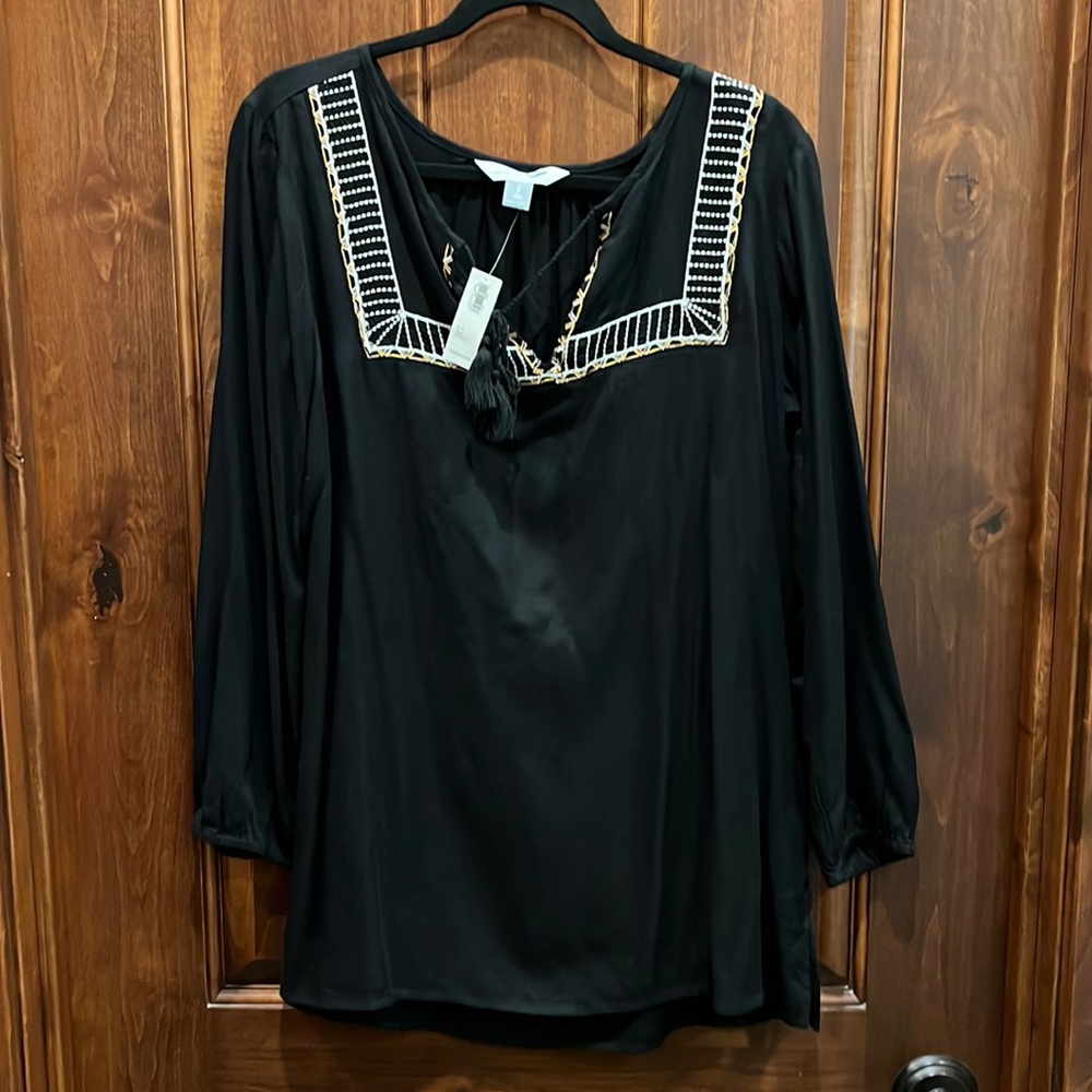 Old Navy NWT Large Black Embroidered Long-Sleeved Top